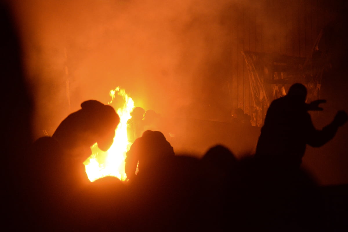 Clashes between protesters and interior troops persist. Euromaidan Protests. Events of Jan 20, 2014